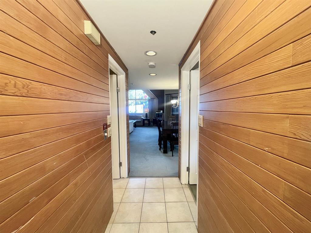 #906 – 4293 Mountain Square