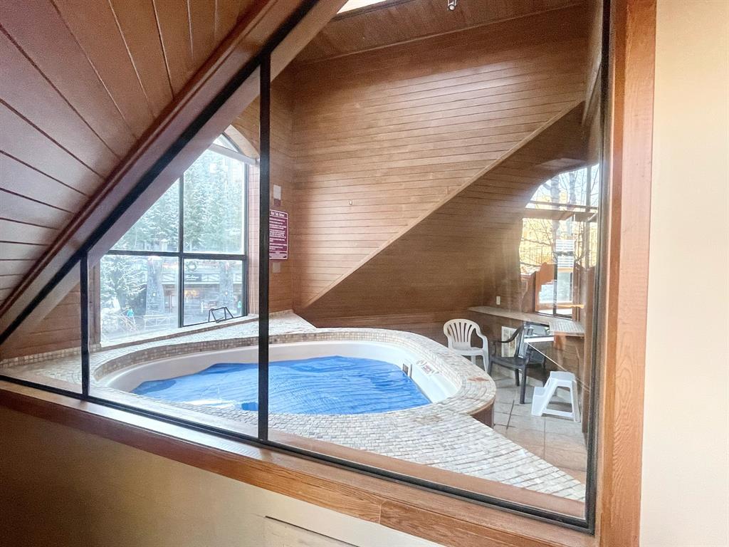 #906 – 4293 Mountain Square