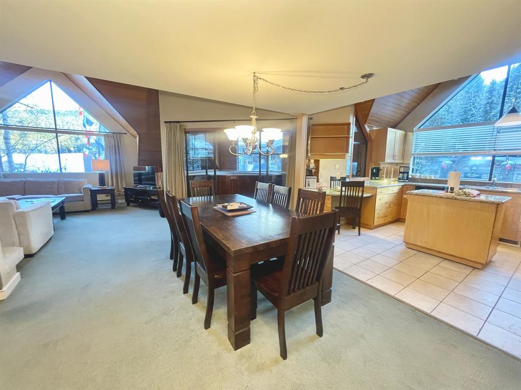 #906 – 4293 Mountain Square