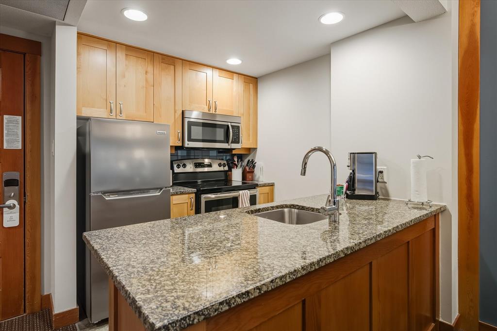 #430D – 2036 London Lane