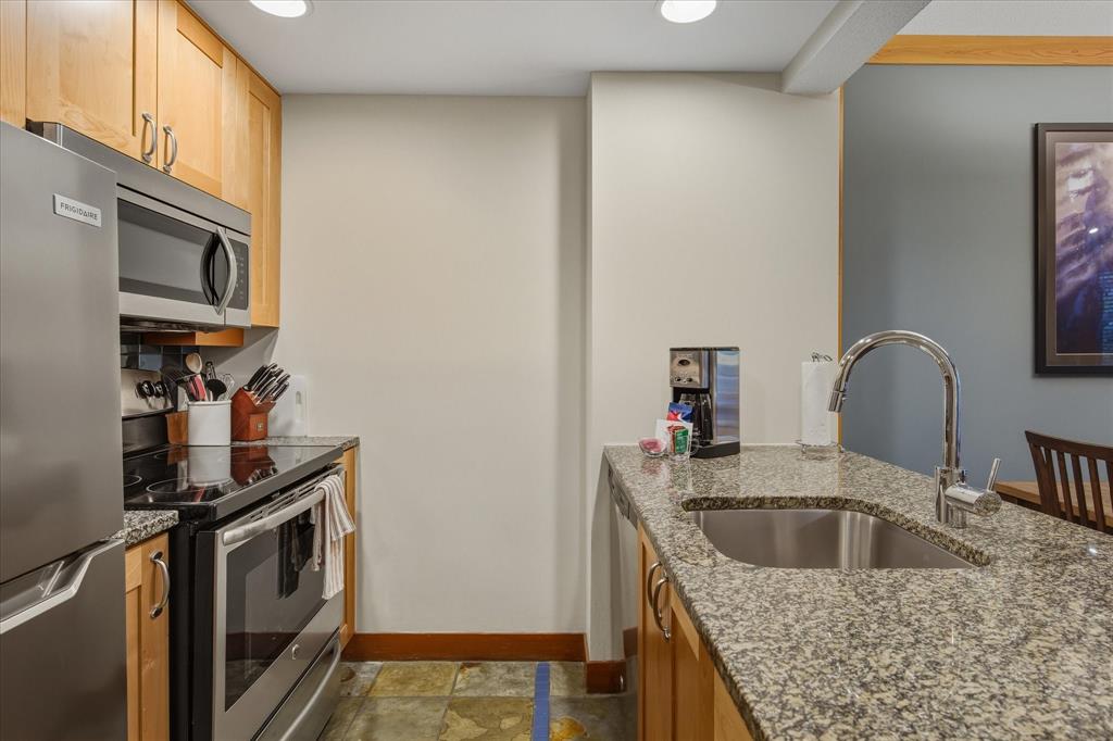 #430D – 2036 London Lane