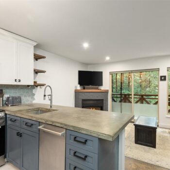 #113 – 3070 Hillcrest Drive