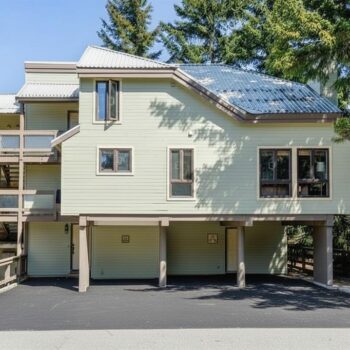 #18 – 6125 Eagle Drive