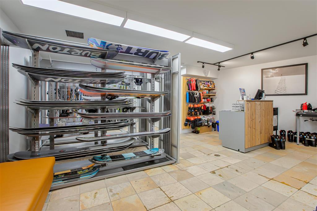 #616 – 4899 Painted Cliff Road