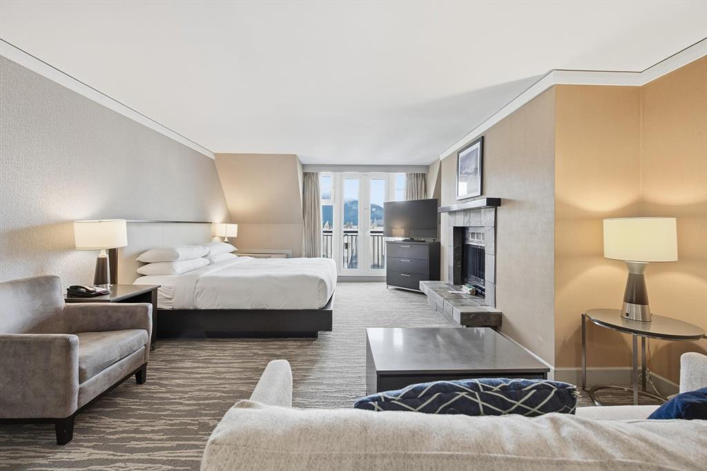 #709/711 – 4050 Whistler Way