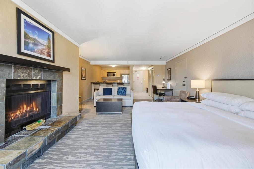 #709/711 – 4050 Whistler Way