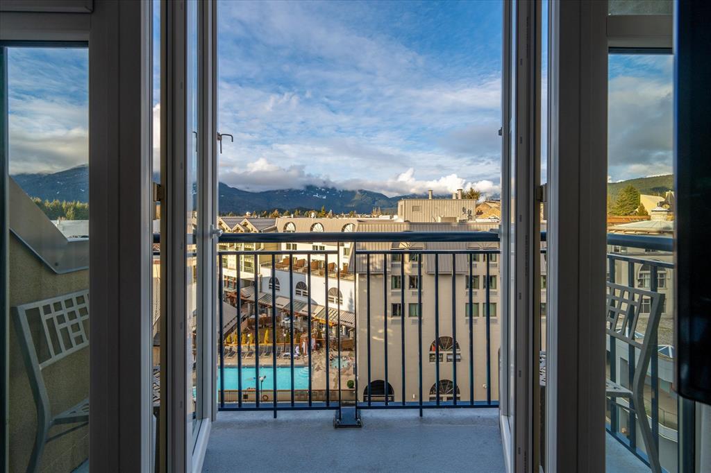 #709/711 – 4050 Whistler Way