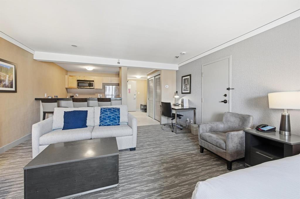 #709/711 – 4050 Whistler Way