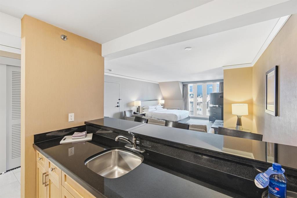 #709/711 – 4050 Whistler Way