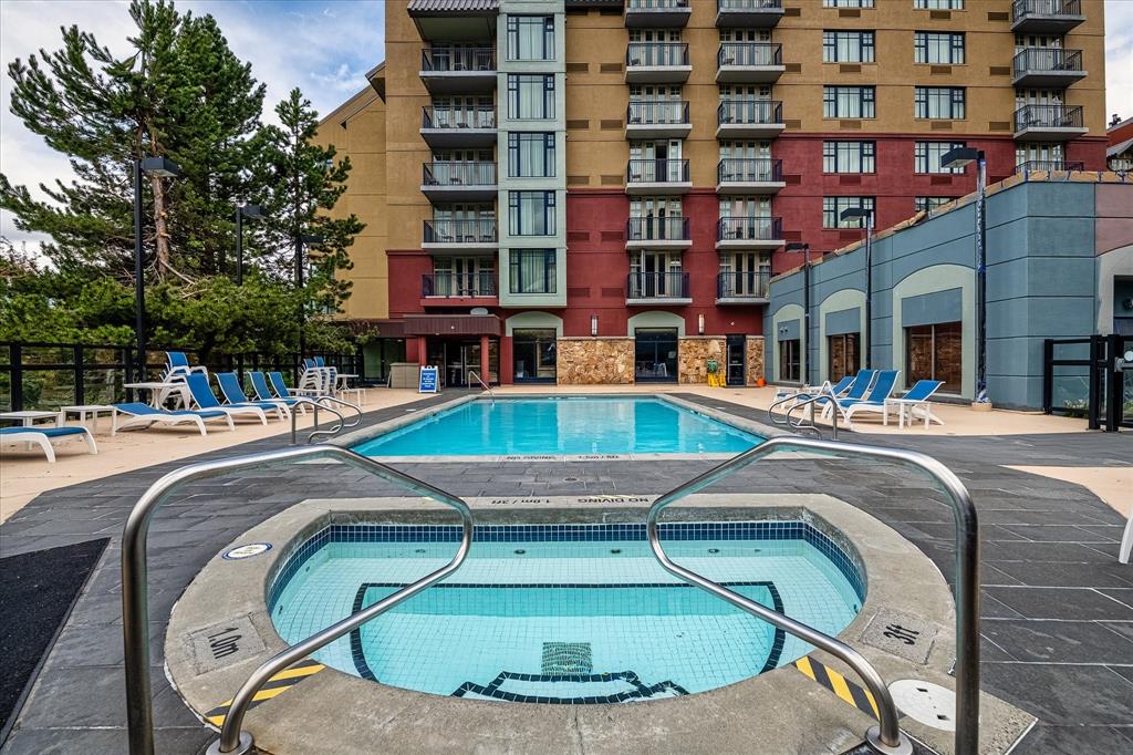 #709/711 – 4050 Whistler Way