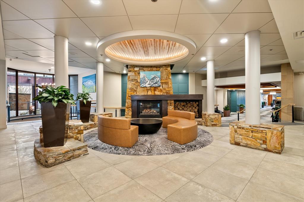 #709/711 – 4050 Whistler Way