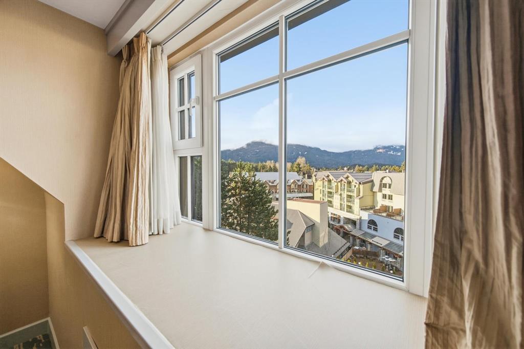 #709/711 – 4050 Whistler Way