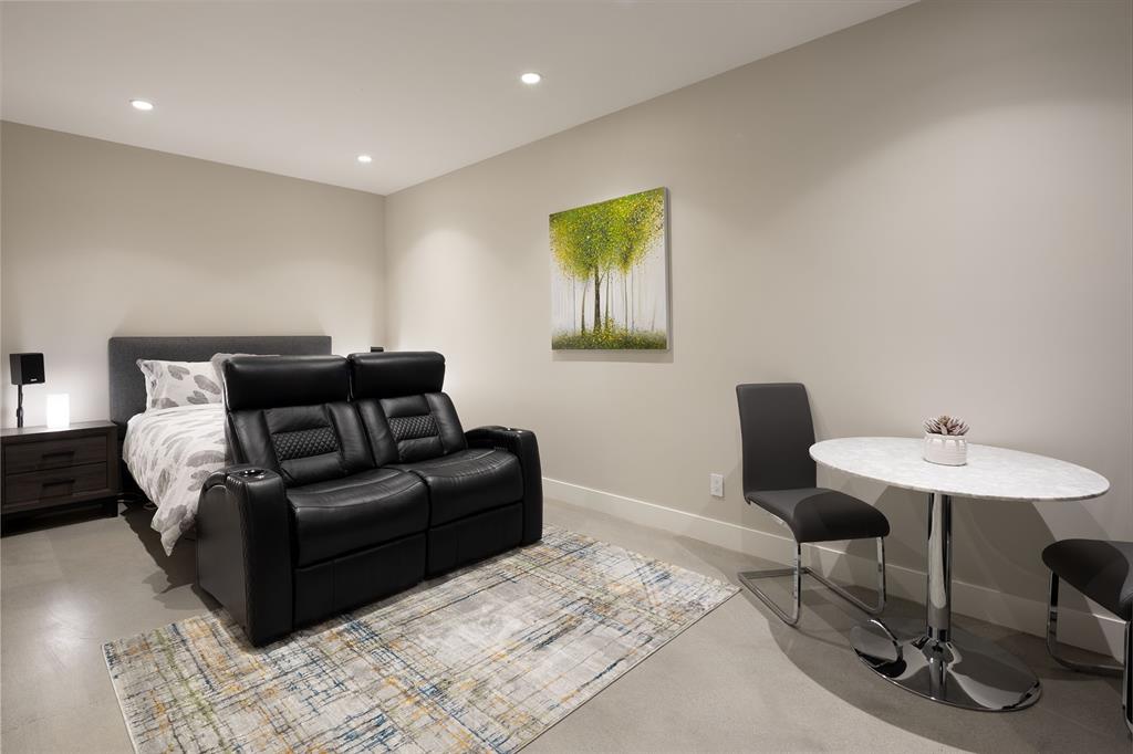 #8 – 1350 Cloudburst Drive