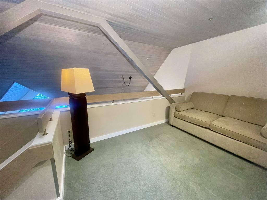 #902 – 4293 Mountain Square