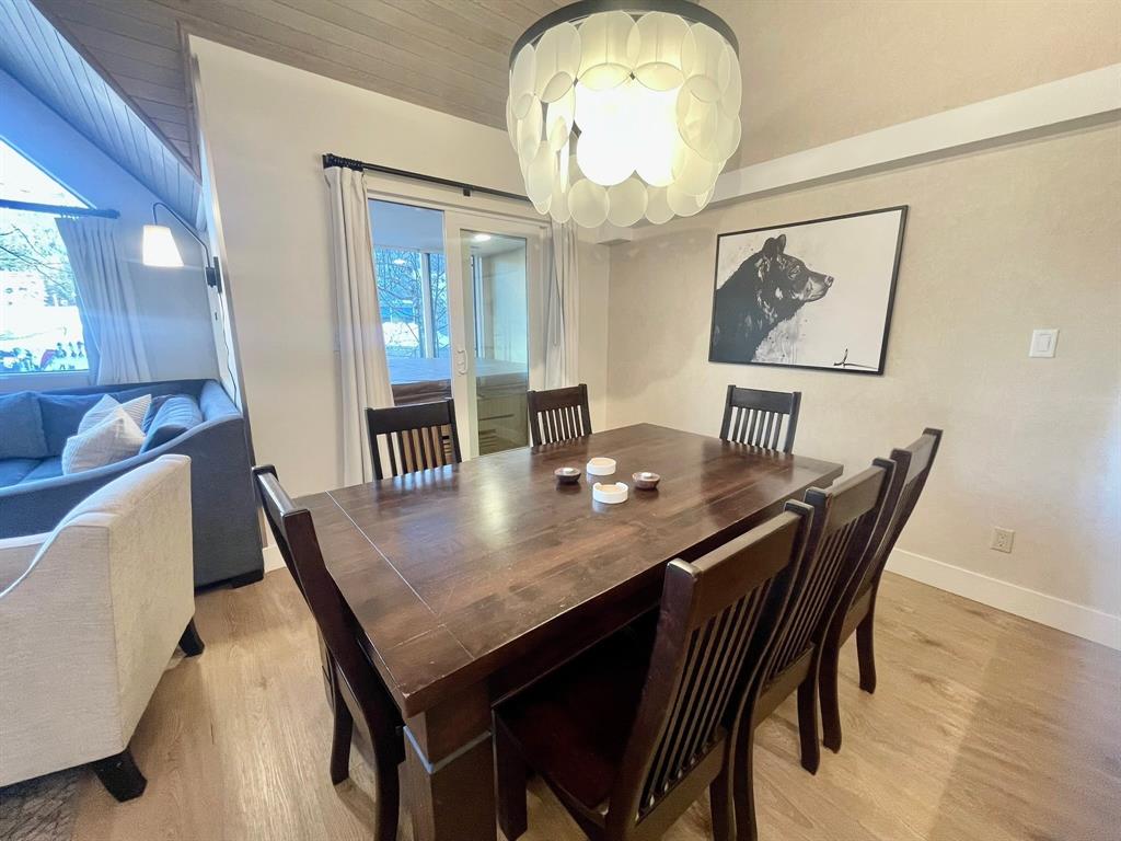 #902 – 4293 Mountain Square