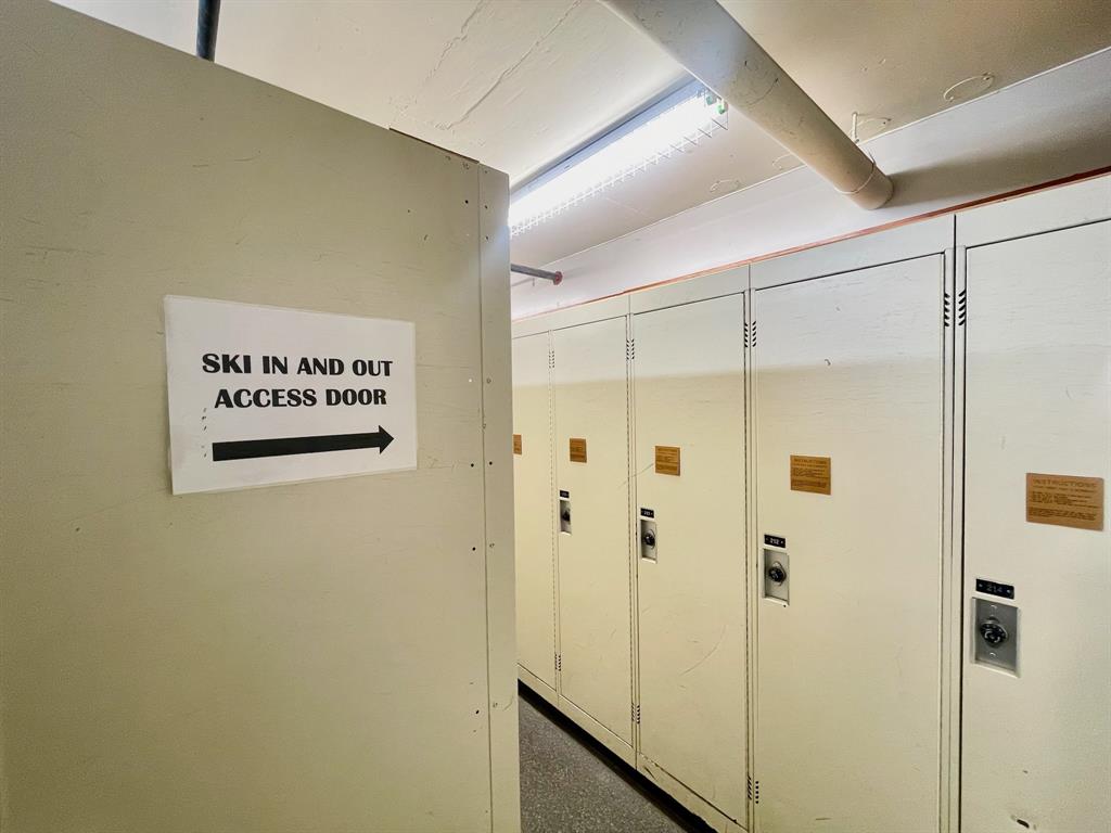 #220 – 4910 Spearhead Place