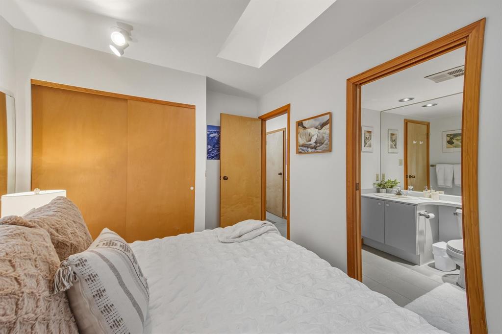 #1102 – 3050 Hillcrest Drive