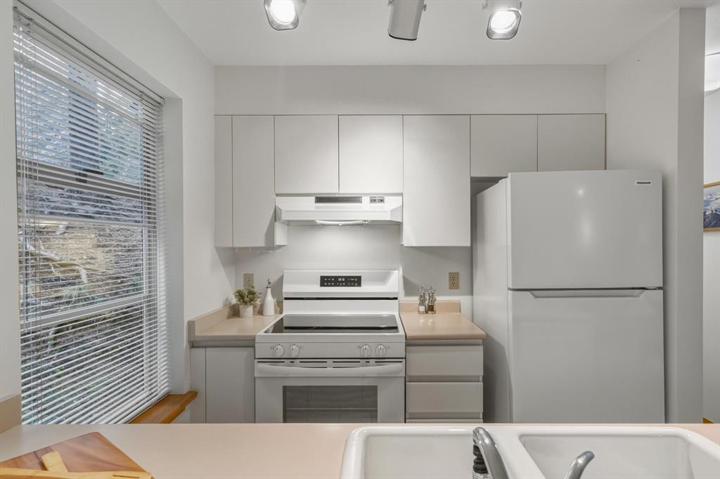 #1102 – 3050 Hillcrest Drive