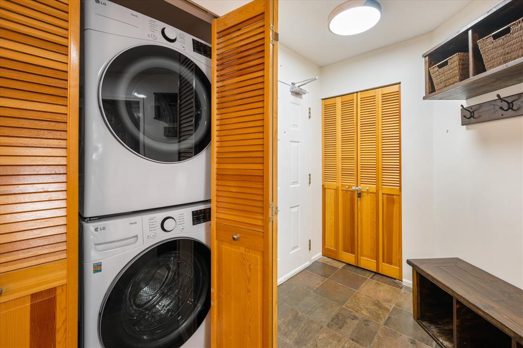 #204 – 4821 Spearhead Drive