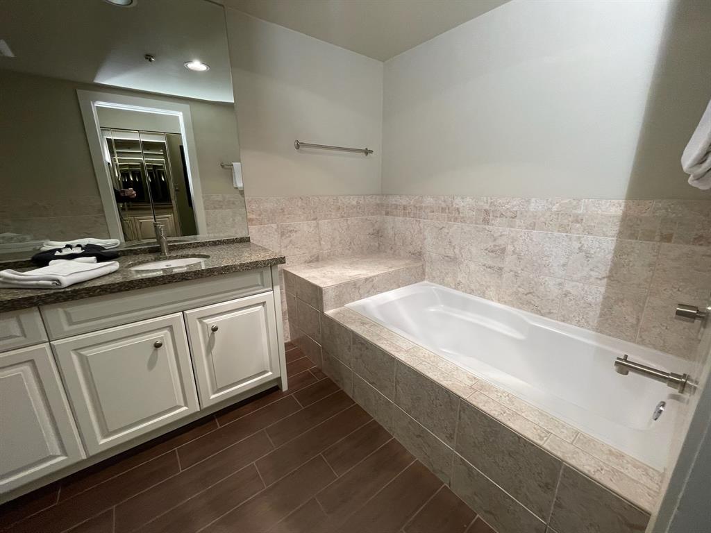 #203 – 4321 Village Gate Boulevard