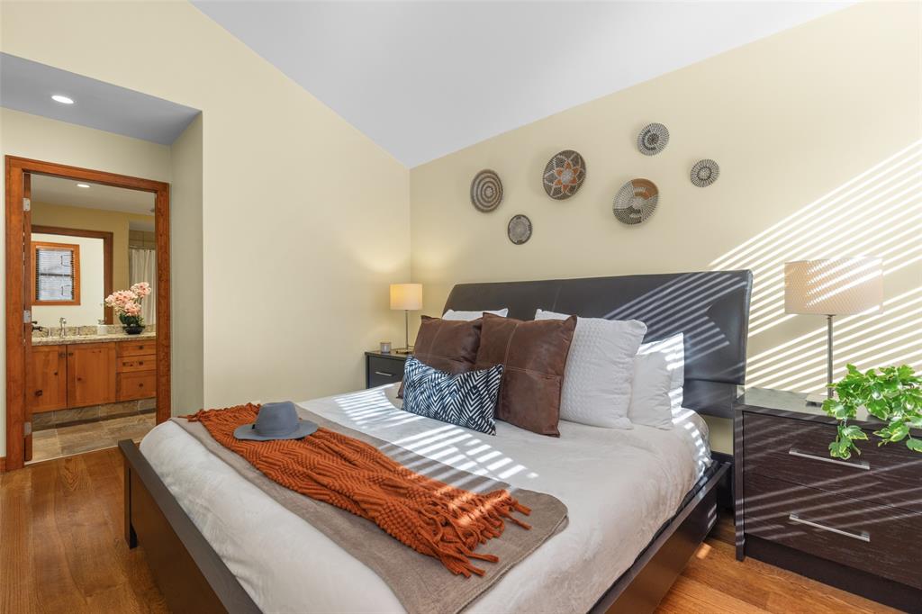 #43D – 4652 Blackcomb Way