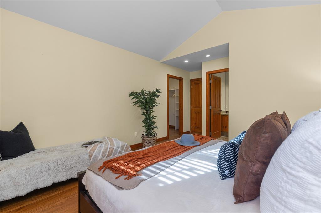 #43D – 4652 Blackcomb Way