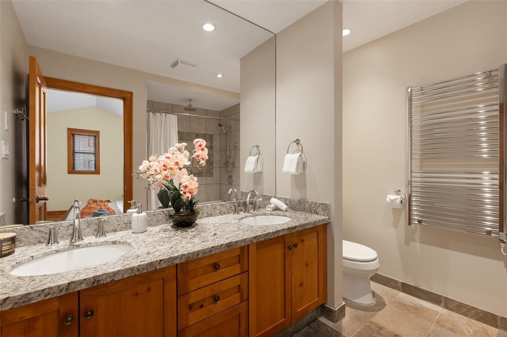 #43D – 4652 Blackcomb Way