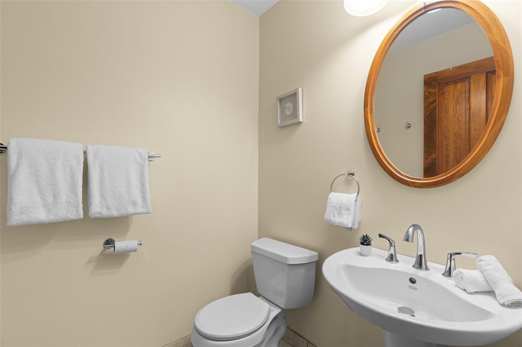 #43D – 4652 Blackcomb Way