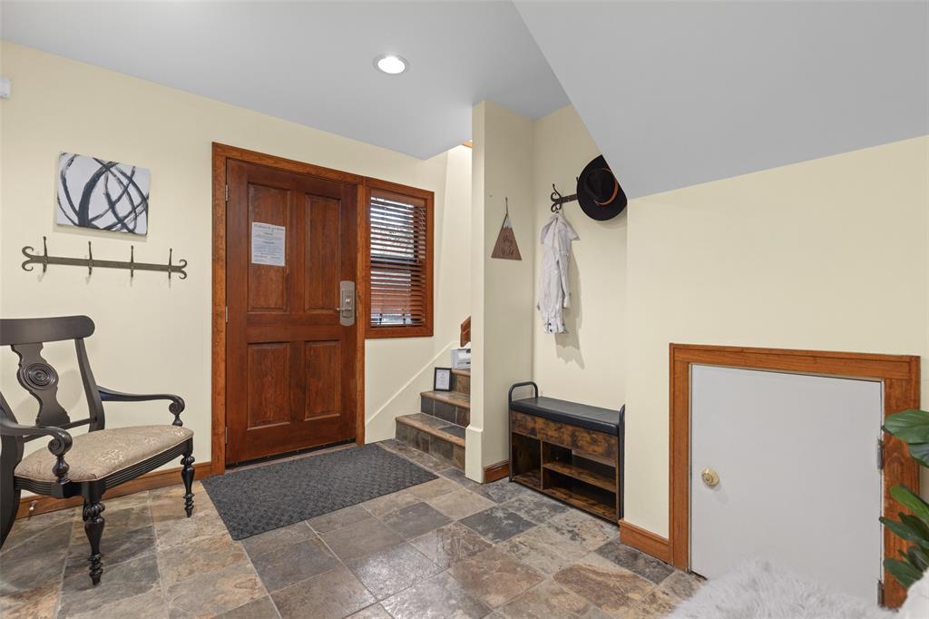 #43D – 4652 Blackcomb Way