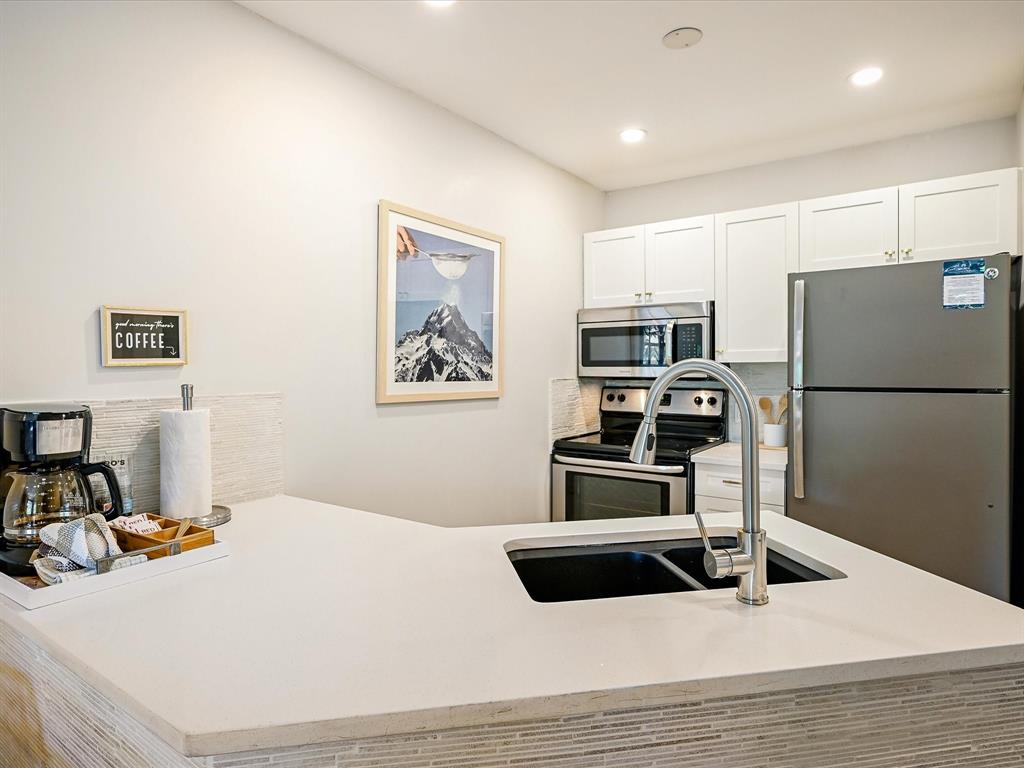 #326 – 4360 Lorimer Road