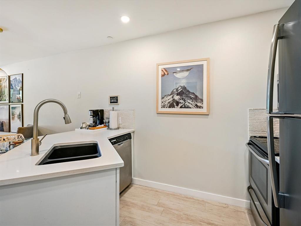 #326 – 4360 Lorimer Road