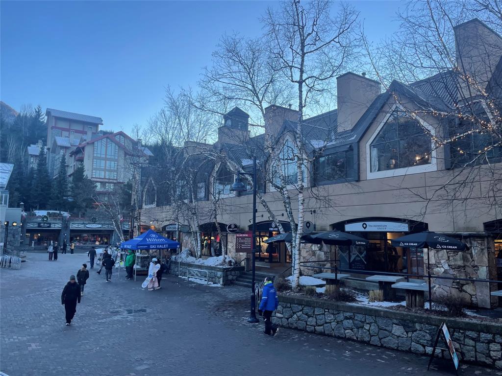 #902 – 4293 Mountain Square