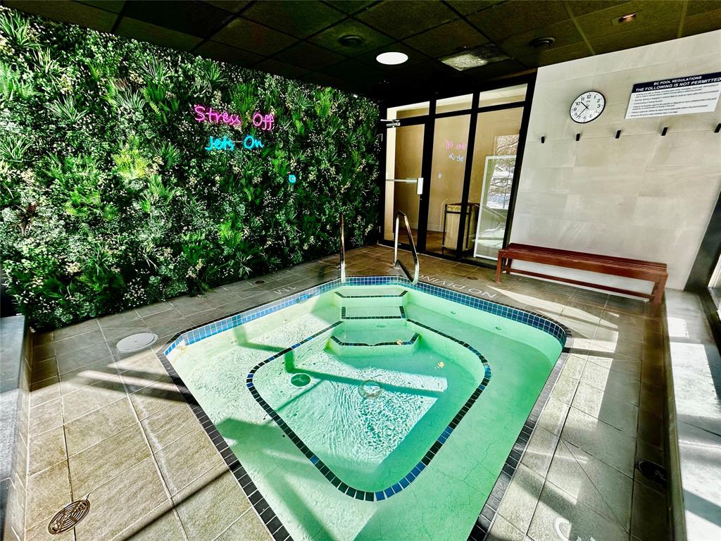 #902 – 4293 Mountain Square