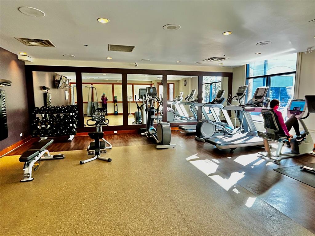 #902 – 4293 Mountain Square