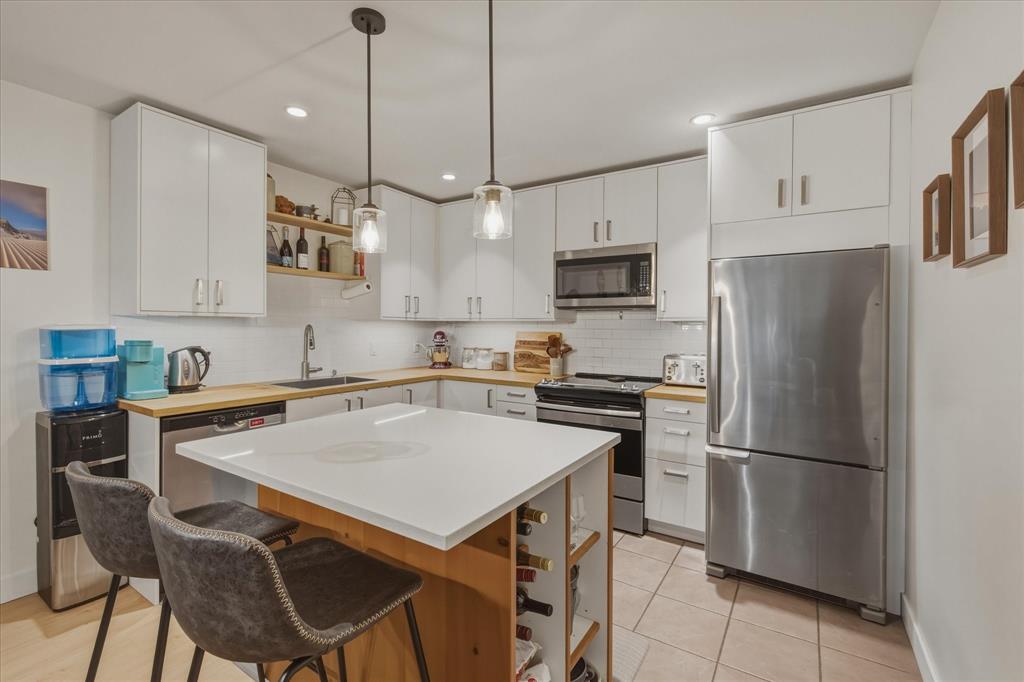 #201 – 3300 Ptarmigan Place