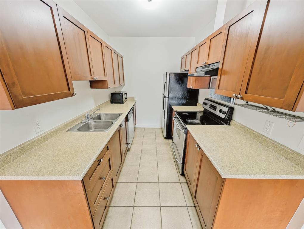 #208 – 1411 Portage Road