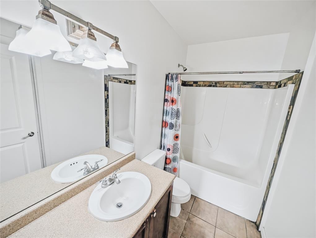 #208 – 1411 Portage Road