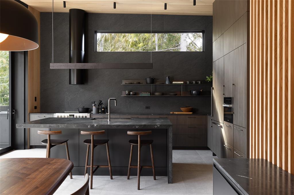 7501 Ambassador Crescent