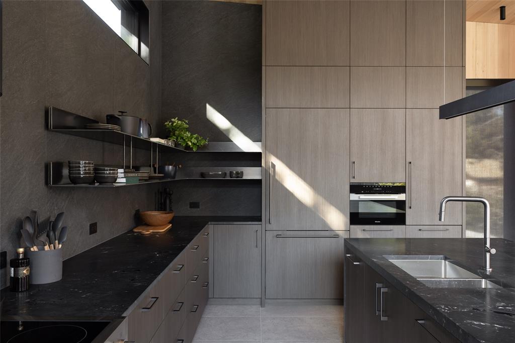 7501 Ambassador Crescent