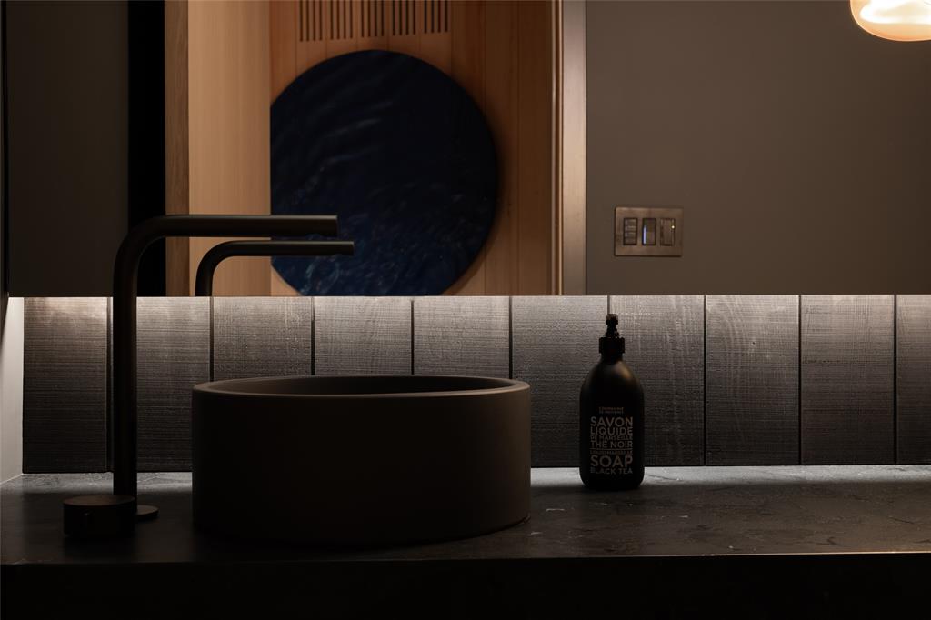 7501 Ambassador Crescent