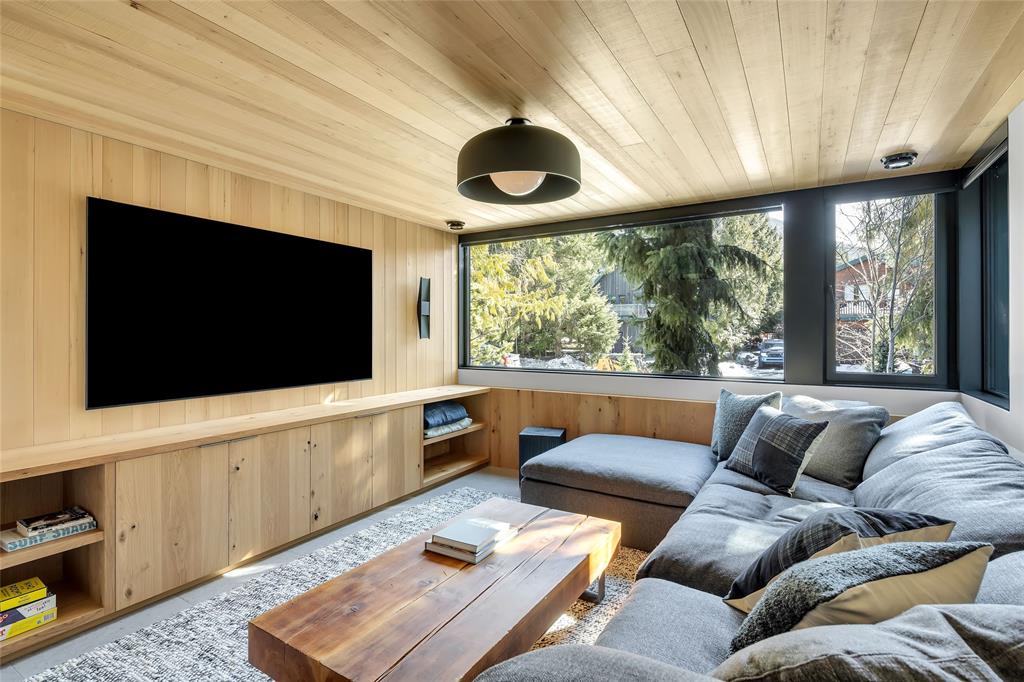 7501 Ambassador Crescent