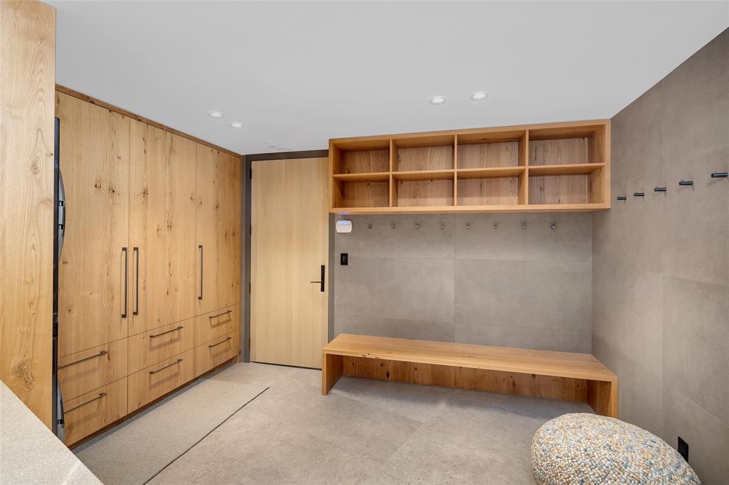 7501 Ambassador Crescent