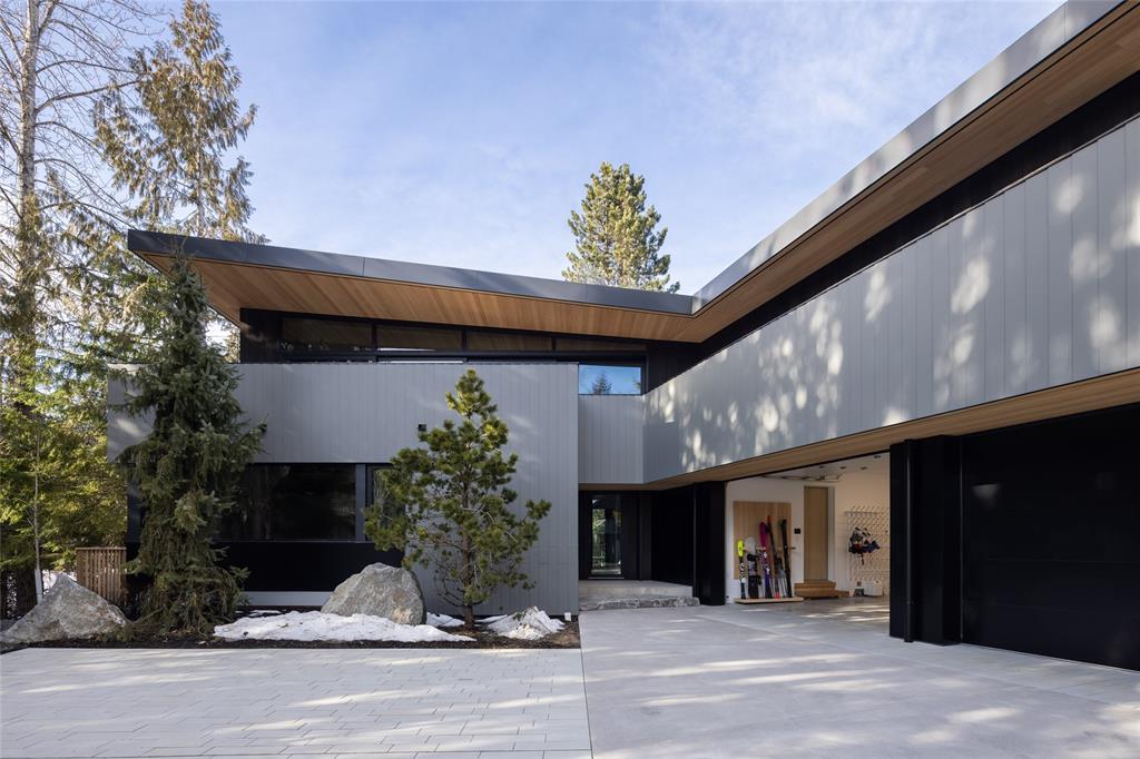 7501 Ambassador Crescent