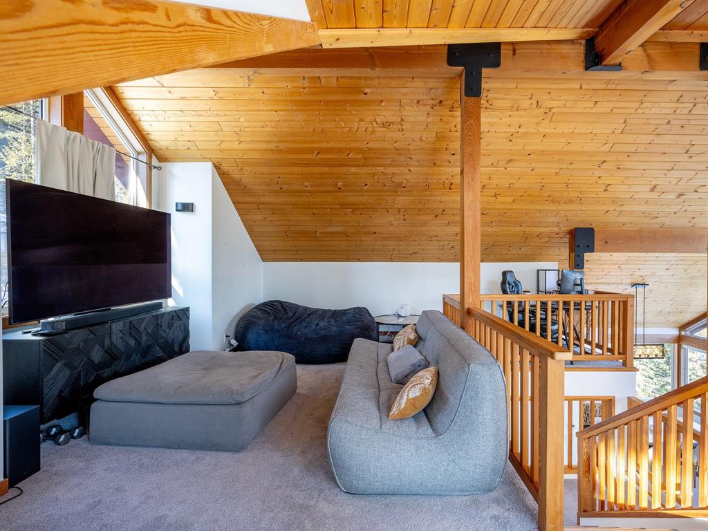 8373 Mountain View Drive