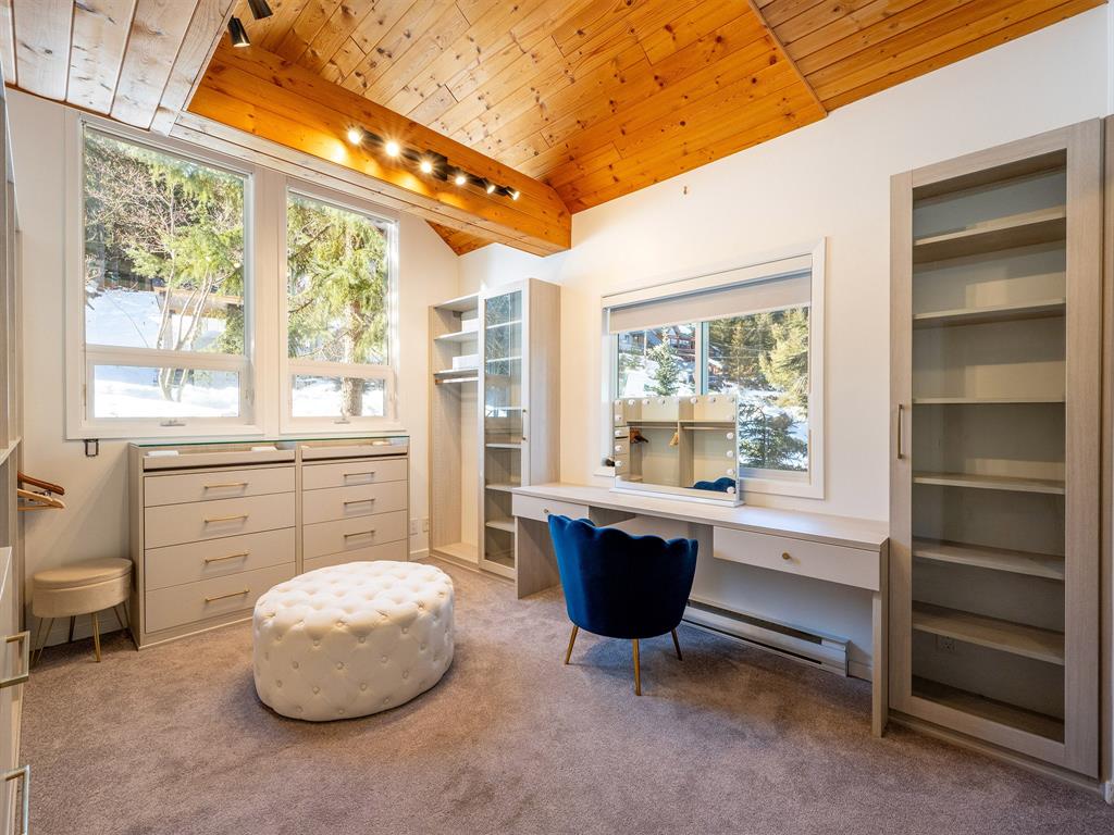 8373 Mountain View Drive