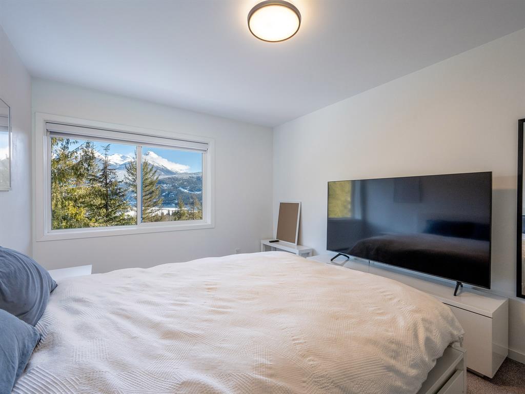 8373 Mountain View Drive