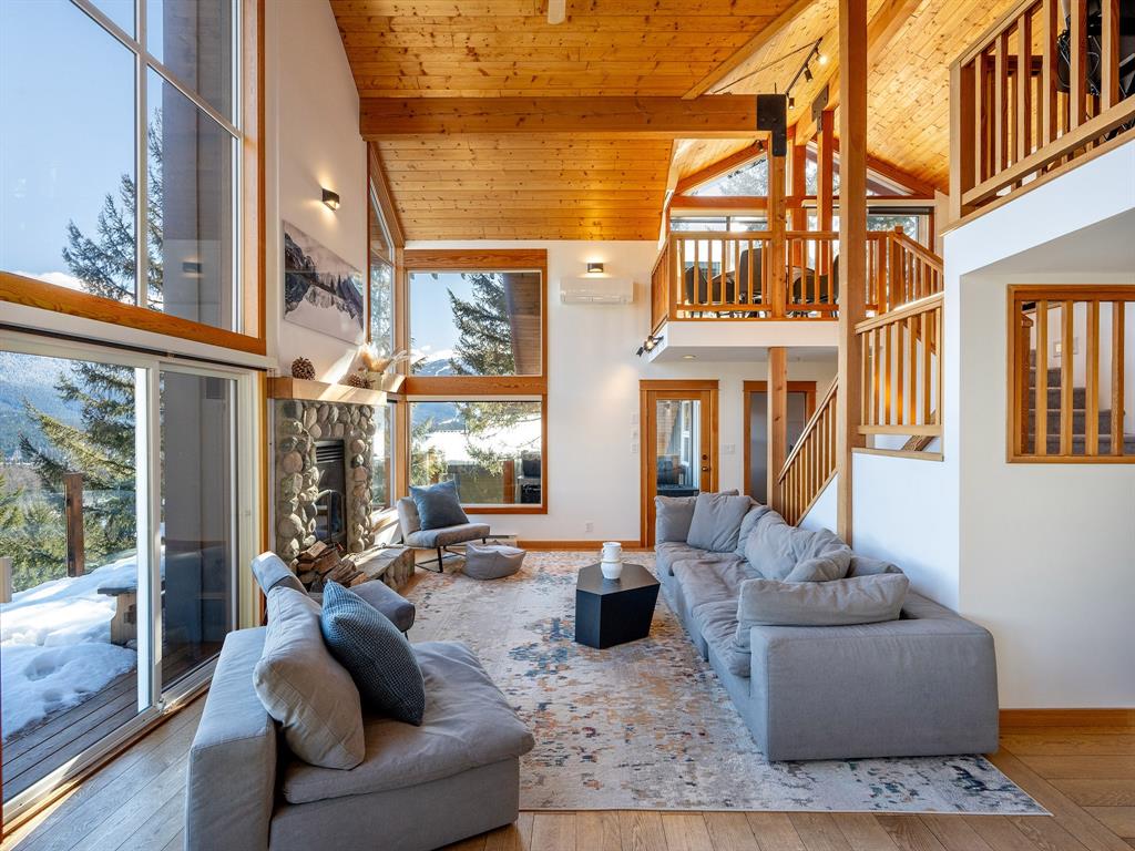 8373 Mountain View Drive