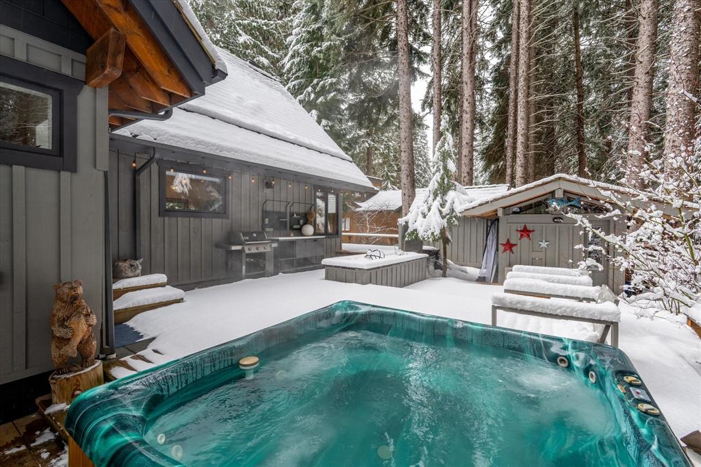 6725 Crabapple Drive