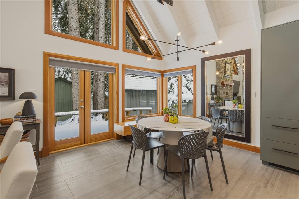 6725 Crabapple Drive