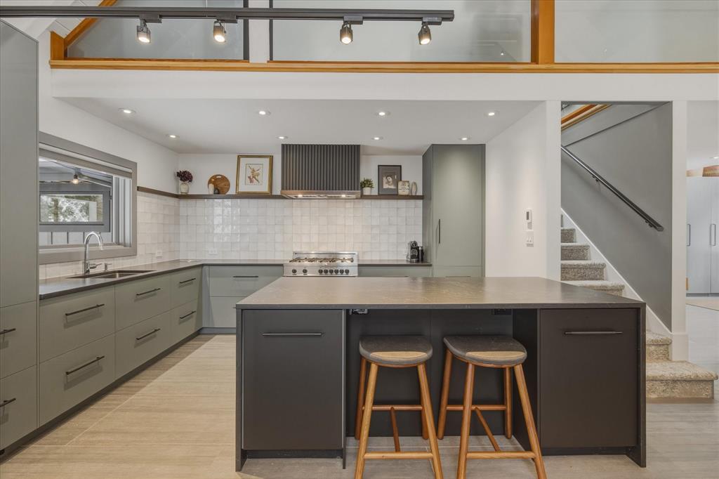 6725 Crabapple Drive